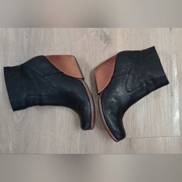 KORK-EASE Women's Black Leather Michelle Sculpted Wooden Heel Boot Size 7 M - Picture 4 of 7